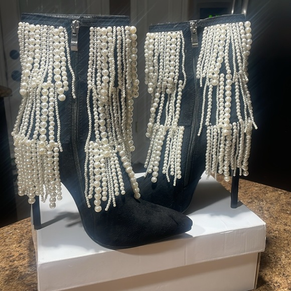 NEW NWOB AKIRA BLACK & PEARL FRINGE BOOTS POINTED TOE STILETTO HEEL 8 - Picture 3 of 5